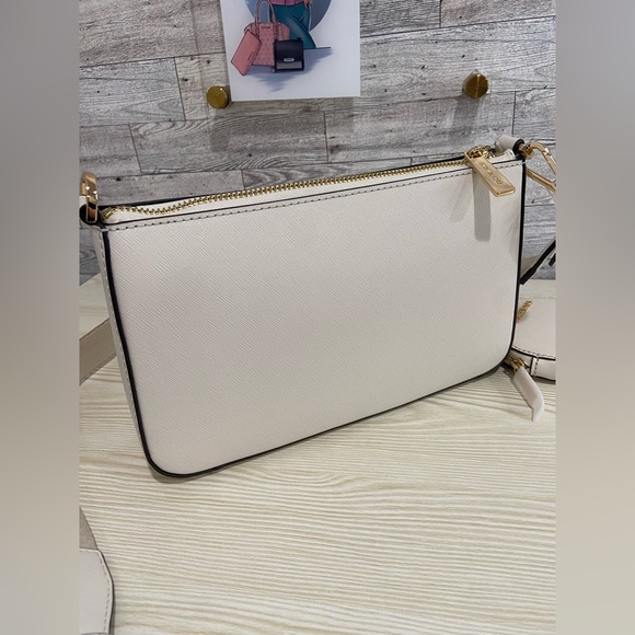 Michael Kors Small Tech Crossbody Bag with attachments - Picture 5 of 12